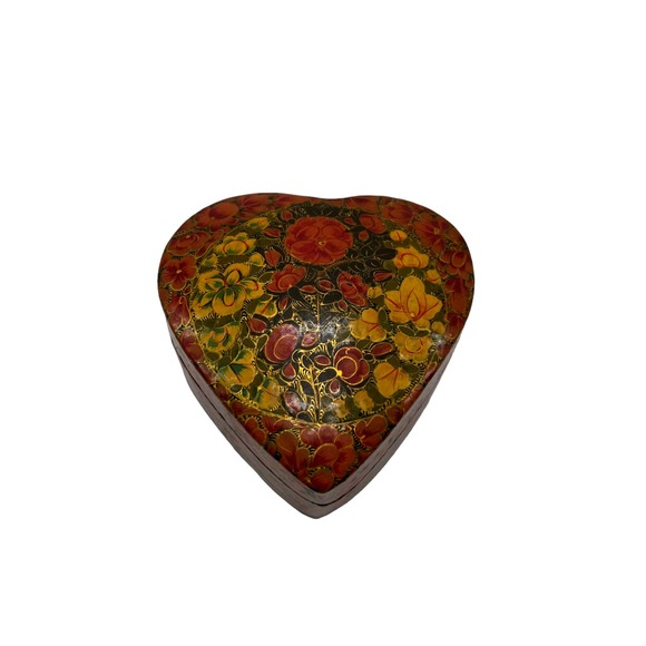 Lacquer Box Heart Shaped Floral Motif w/ 22K Gold Embellishments - Excellent - Picture 1 of 3